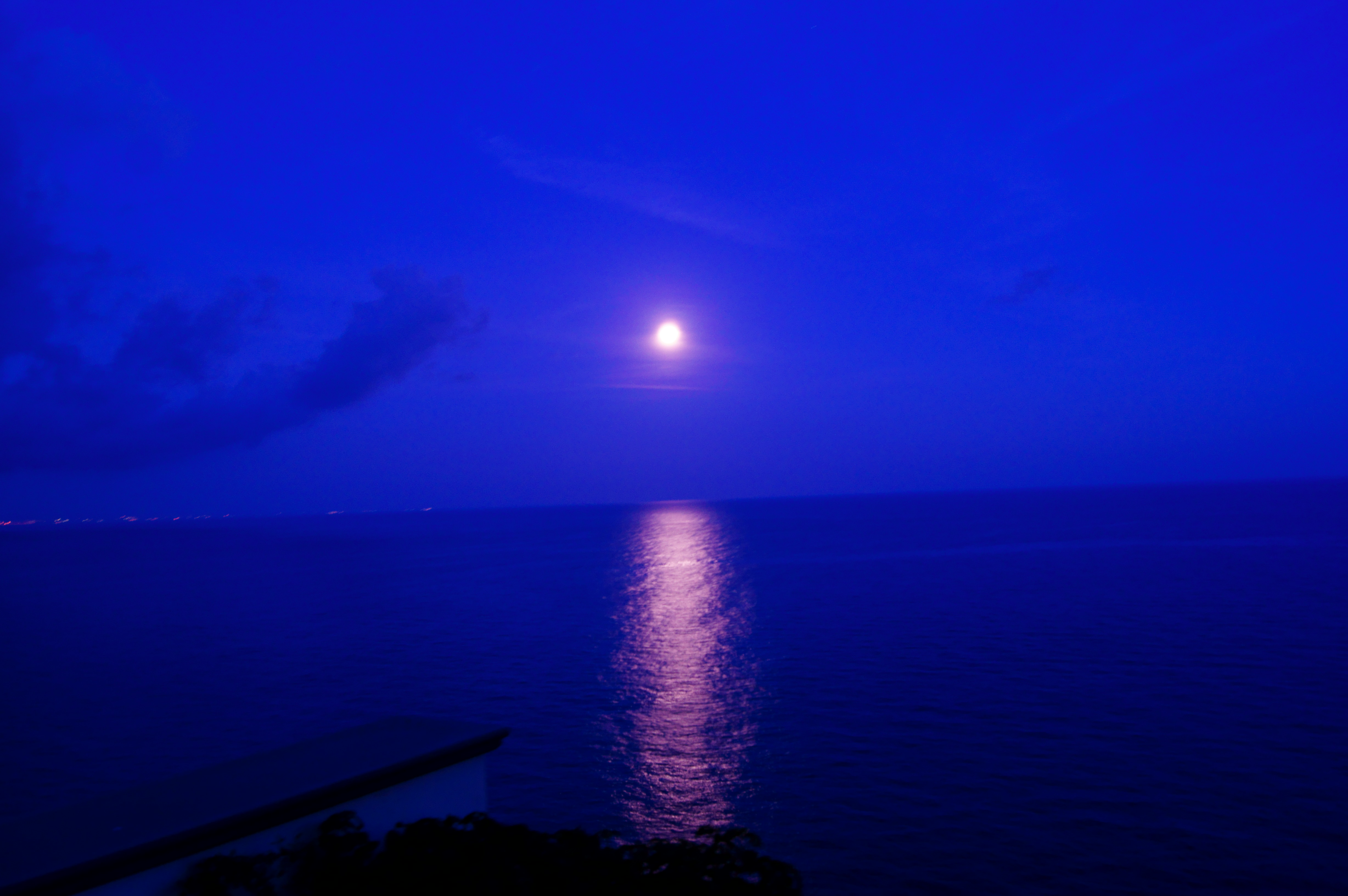 Super Moon3 off Amalfi coast Italy